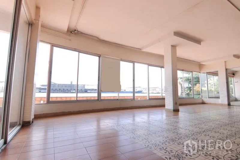 Retail Space for rent in Yan Nawa, Bangkok - Corner retail area with wide panoramic windows, terracotta tiles, and strong natural light.