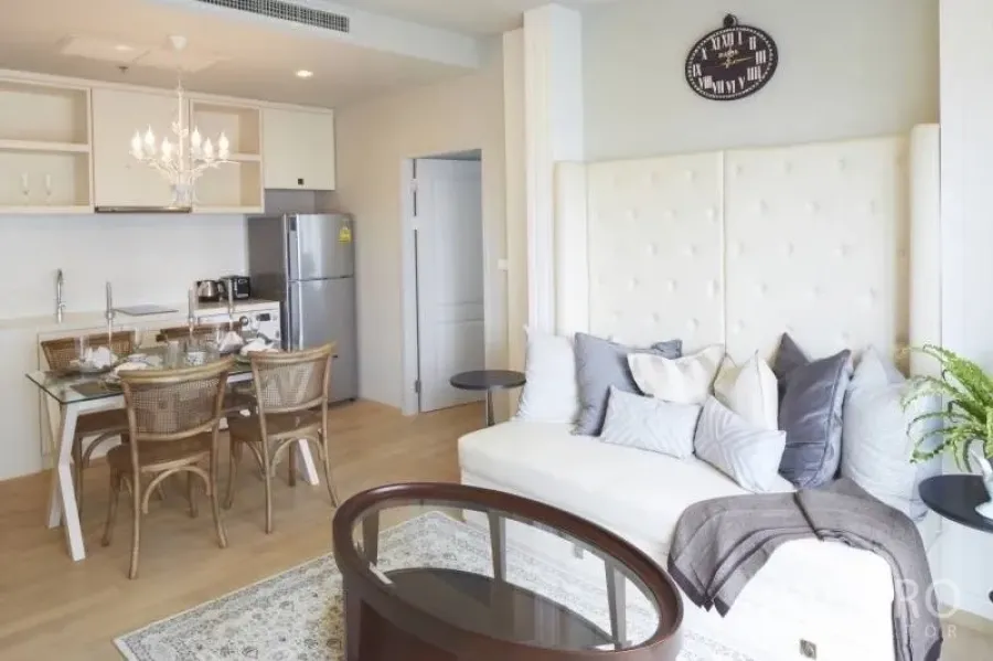 Condominium for rent in Bangkok - Bright open-plan living, dining and kitchen in a modern Khlong Toei condominium.