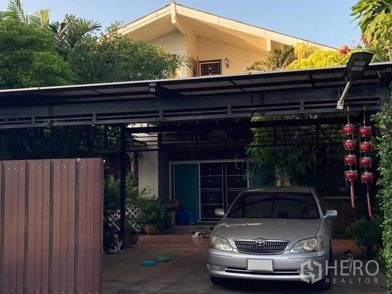 Detached House for sale in Wang Thonglang, Bangkok - Two-storey detached house in Wang Thonglang with a steel-roof covered carport, sliding gate and mature trees.