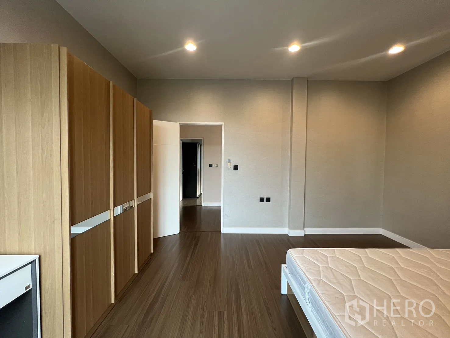 Detached House for rent in Bang Kapi, Bangkok - Second bedroom wide view with curtains and balcony door.