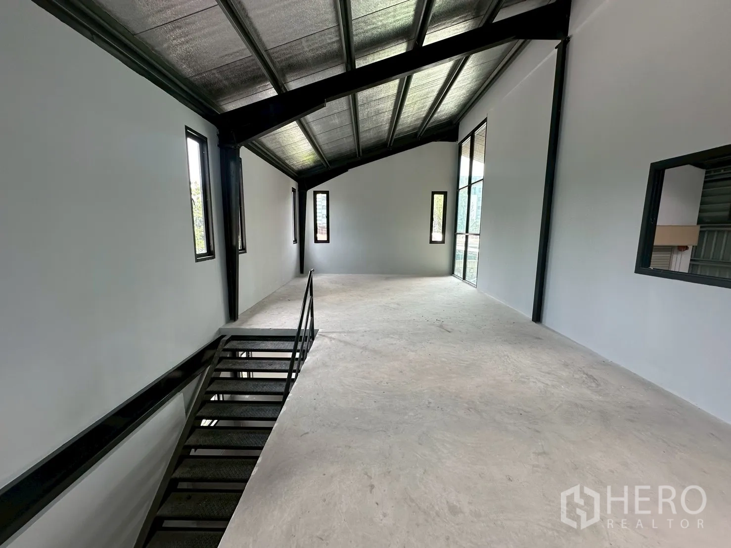 Warehouse for rent in Suan Luang, Bangkok - Upper-level office mezzanine with windows and insulated roof overlooking the warehouse.