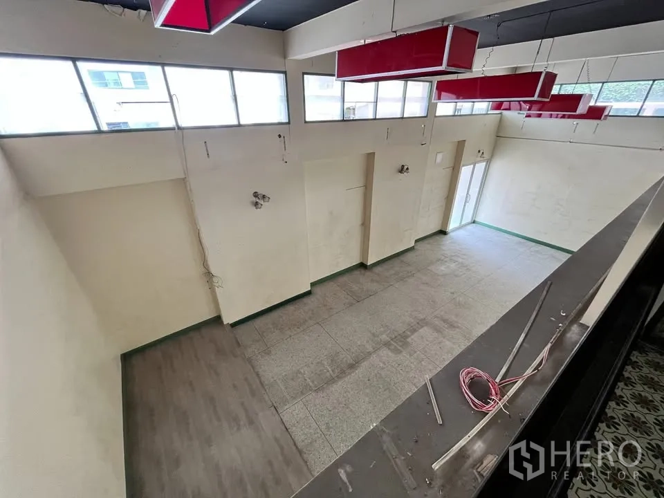 Detached House for rent in Suan Luang, Bangkok - Mezzanine view over double-height hall and glass entrance doors.