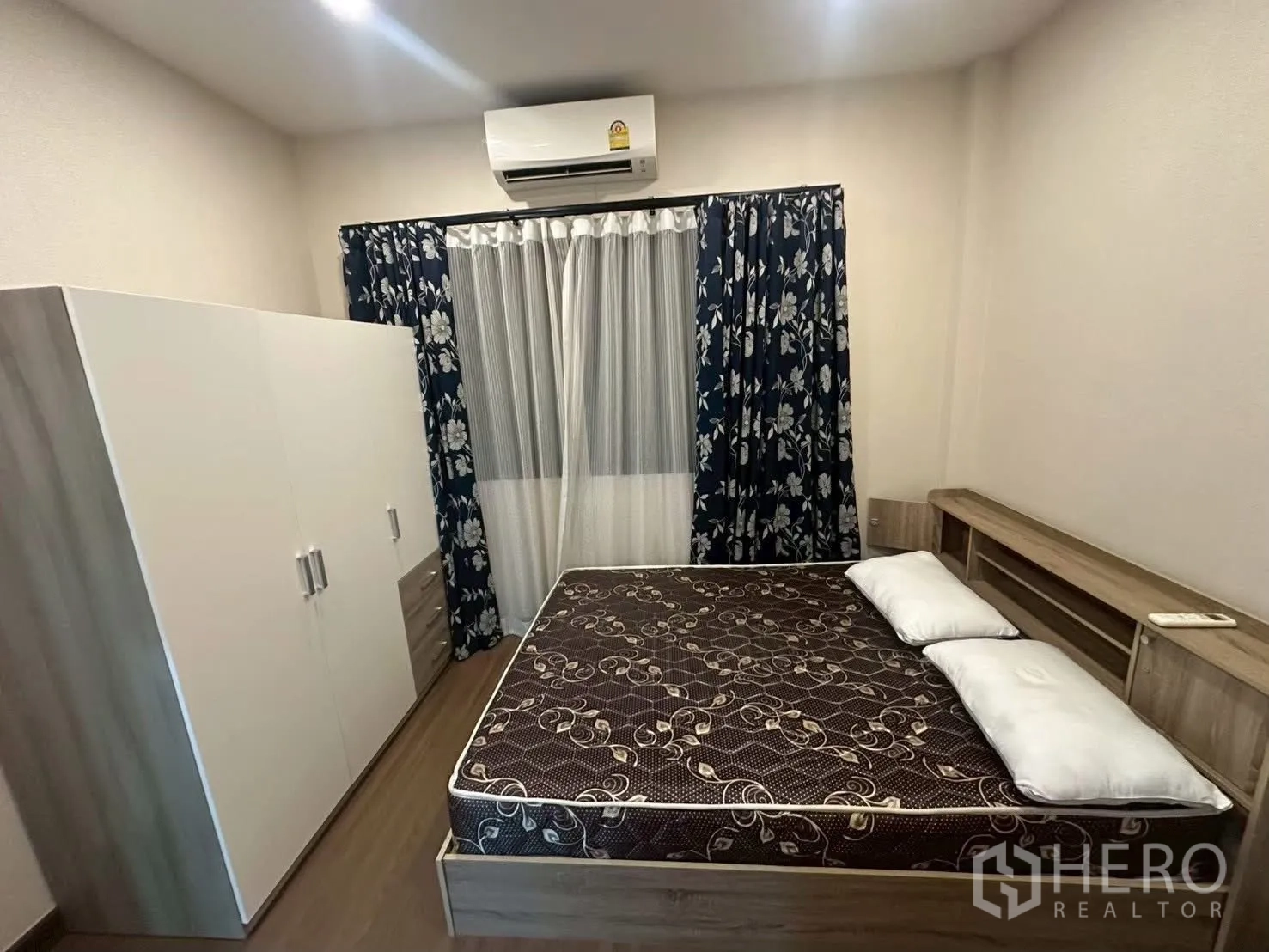 Detached House for rent in Bang Phli, Samut Prakan - Cozy bedroom with double bed, white wardrobe and floral curtains.