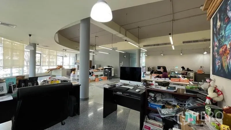 Warehouse for sale in Bangkok Yai, Bangkok - Open‑plan office floor with workstations, columns and large windows.