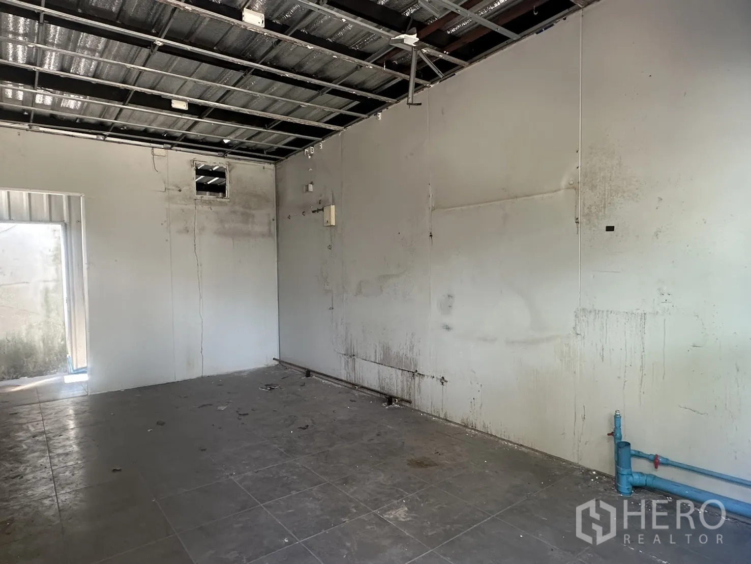 Property Image #3 for property HRE01511