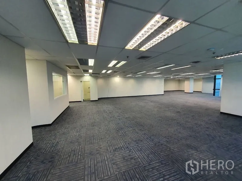 Office Space for rent in Watthana, Bangkok - Spacious office area with grid lighting, carpet tiles and internal glass partition wall.