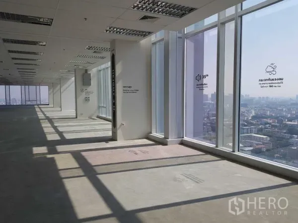 Office Space for rent - Unfurnished open-plan office floor with large panoramic windows and city views in Bang Kapi.