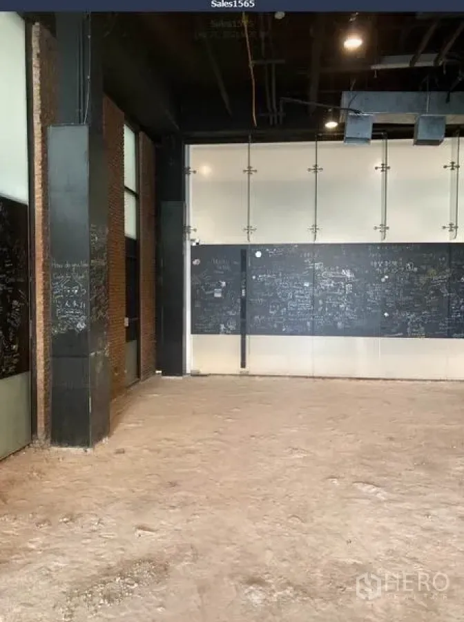 Retail Space for rent in Khlong Toei, Bangkok - Open‑plan shop interior with chalkboard accent wall and structural columns.