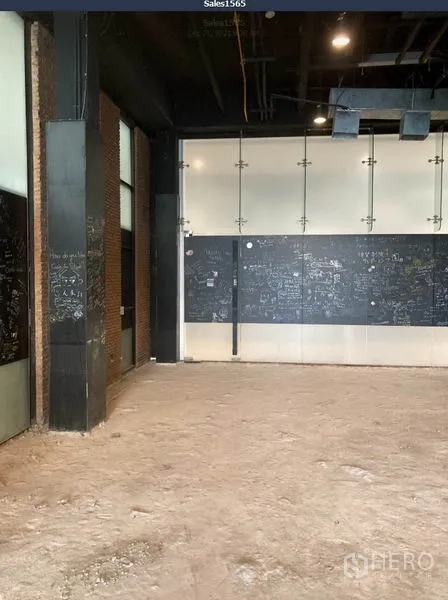 Retail Space for rent in Khlong Toei, Bangkok - Open‑plan shop interior with chalkboard accent wall and structural columns.