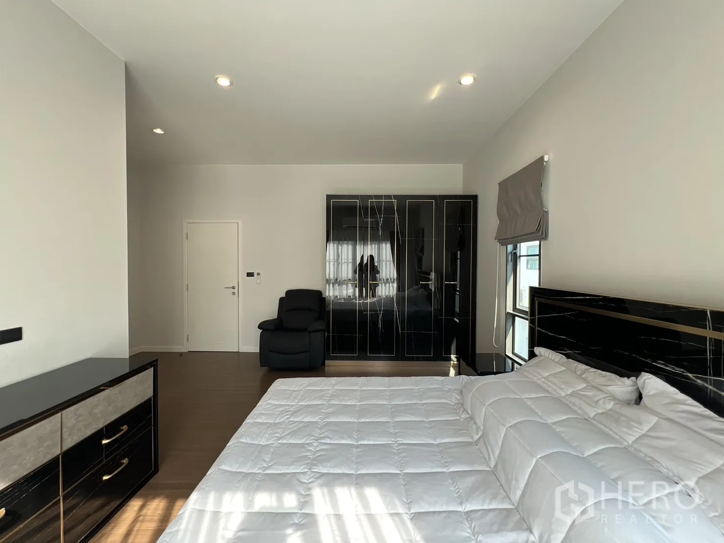 Property Image #21 for property HRE00484